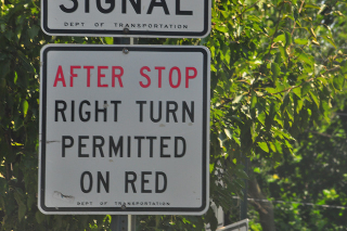 Illustration for article titled Stop Signs and Right Turns on Red